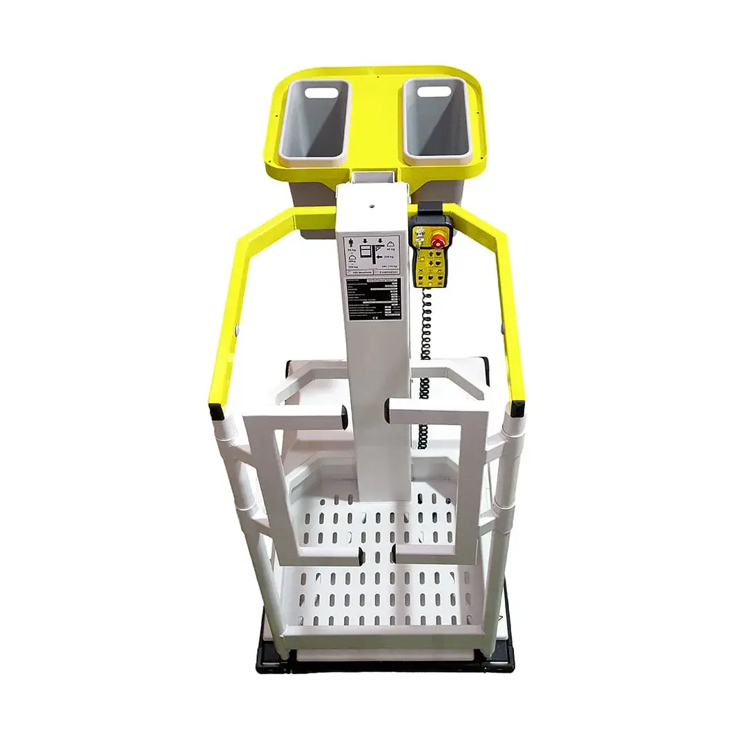 HLS Hugo low-level access platform with compact manoeuvrable design